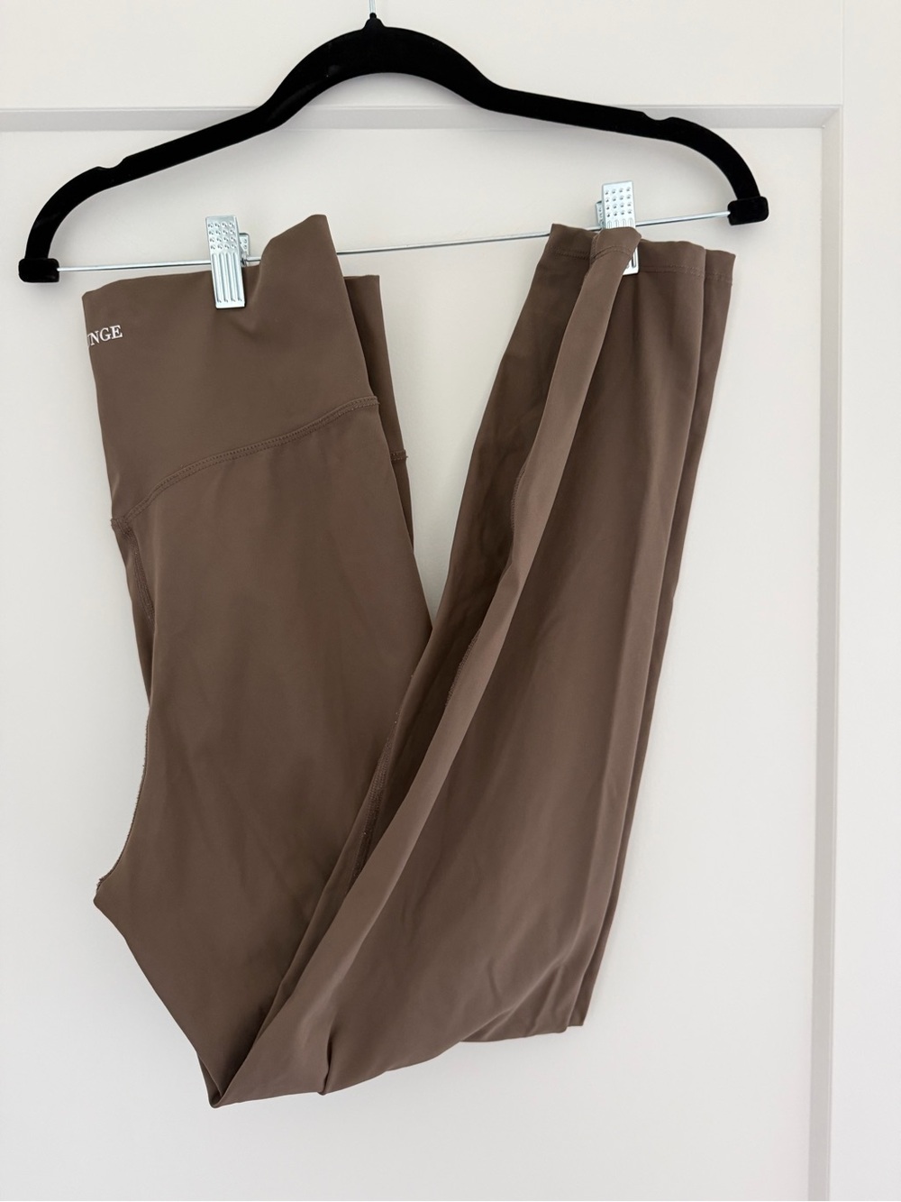 High-Waist Seamless Leggings in Taupe - Neutral Activewear - Picture 2 of 5